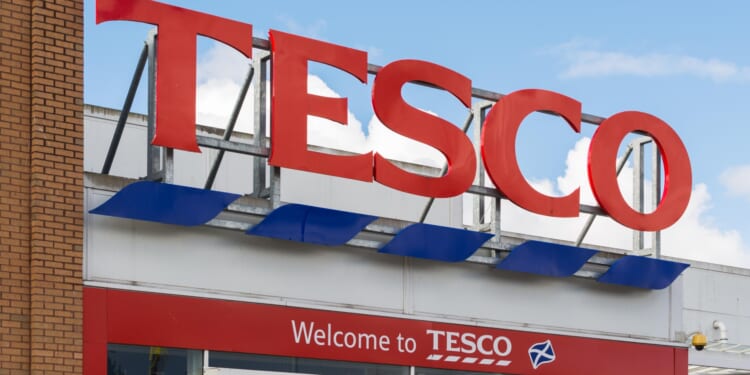 ‘This is not OK’ people say as influencer strips off in the middle of Tesco to protest the lack of changing rooms