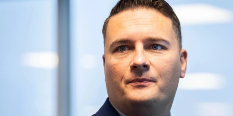 Resident doctors branded irresponsible as Wes Streeting condemns five-day strike during superflu crisis