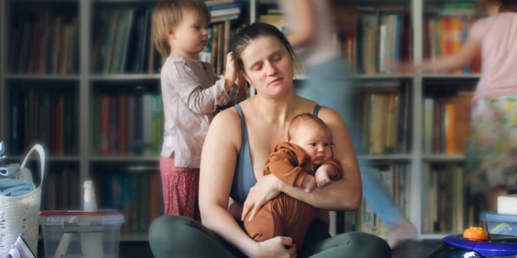 Influencer slams stay-at-home mums for moaning they have 'hardest job' & insists it's nothing compared to a 'landscaper'