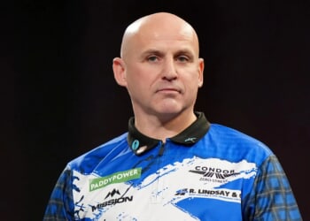 Former army commando Alan Soutar endures 72-minute marathon to make it into World Darts second round