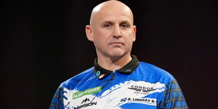 Former army commando Alan Soutar endures 72-minute marathon to make it into World Darts second round