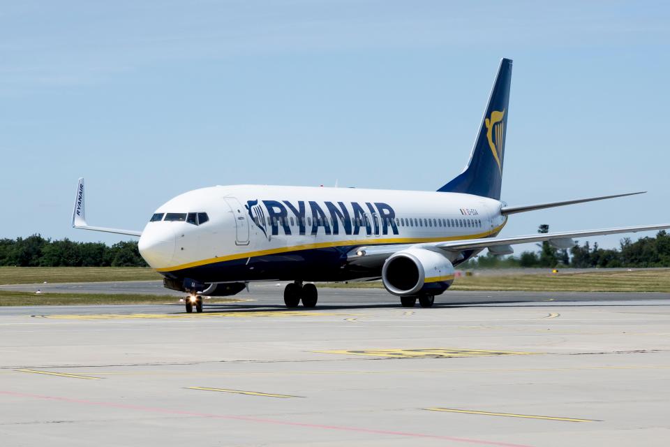 Boeing 737-800 of low-cost airline Ryanair at Frankfurt-Hahn Airport, Hahn Airport near Simmern, Rhineland-Palatinate, Germany