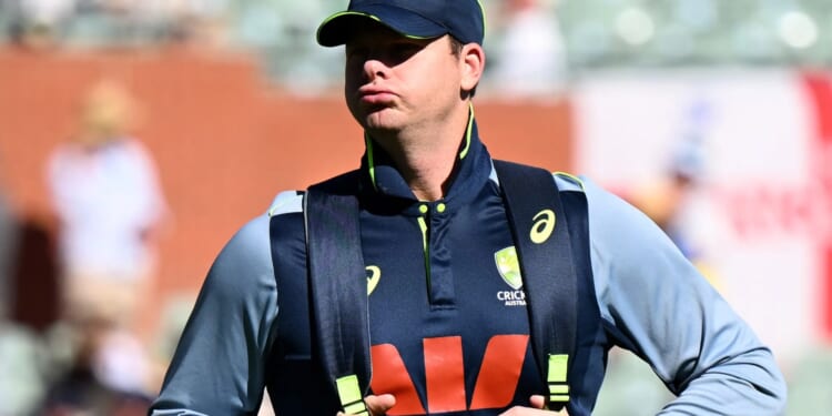 Steve Smith seen leaving stadium just minutes before third Ashes Test as Australia star is ruled out of England clash