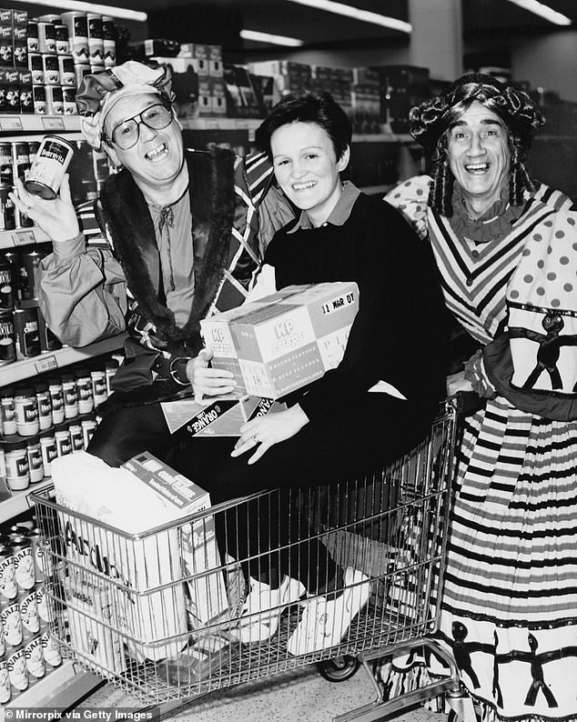 Online food deliveries didn't exist so Christmas dinner had to be bought in person, with Safeway, Gateway, Asda and Kwik Save all big players (A promotion featuring panto stars in Gateway, Glasgow in 1989)