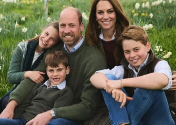 Princess Kate & Prince Wills share their Christmas card featuring sweet family photo with George, Charlotte & Louis