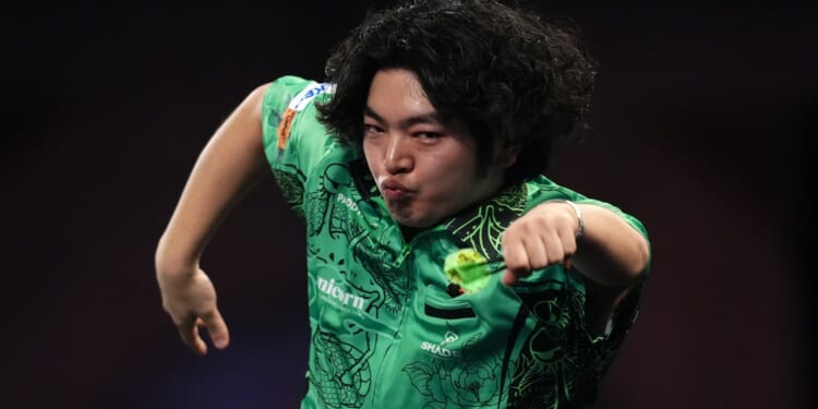 Motomu Sakai instantly becomes fans' 'favourite player of all time' after 'box office' World Darts Championship walk-on