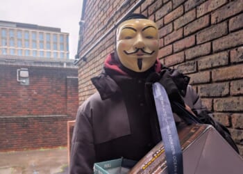 I hunted ‘parcel pirate’ crime gangs robbing YOUR Xmas presents in brutal road raids