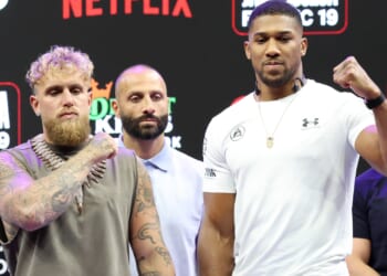 How much are both boxers set to earn for blockbuster Netflix bout?