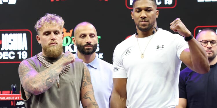 How much are both boxers set to earn for blockbuster Netflix bout?