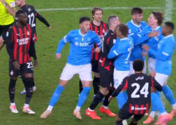 Scott McTominay pulled apart from Fikayo Tomori as huge brawl breaks out during Napoli vs AC Milan clash