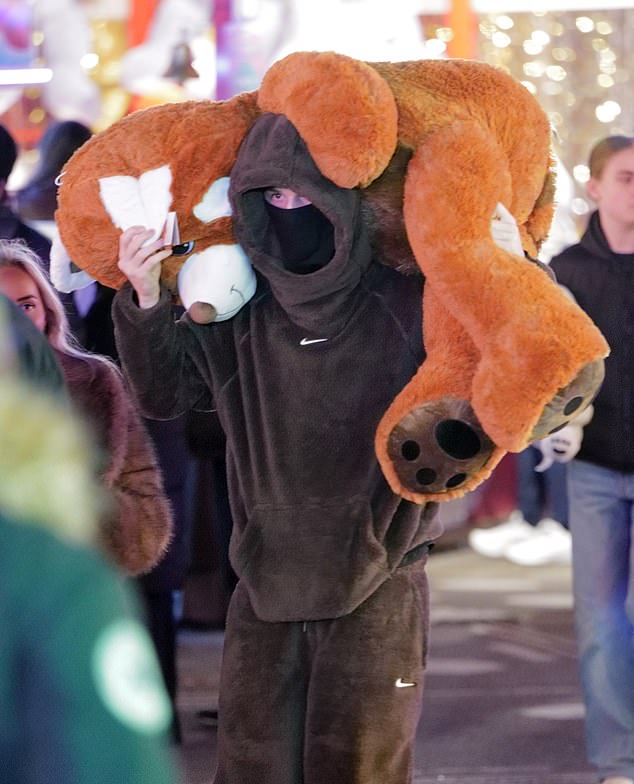 Cole went incognito in a balaclava and a hoodie for their romantic evening, at London's Hyde Park