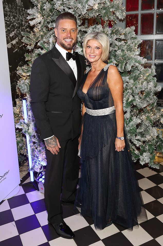Keith turned out to the event with his wife Lisa, suited and booted in a very smart tuxedo while she looked stunning in a black floor-length gown