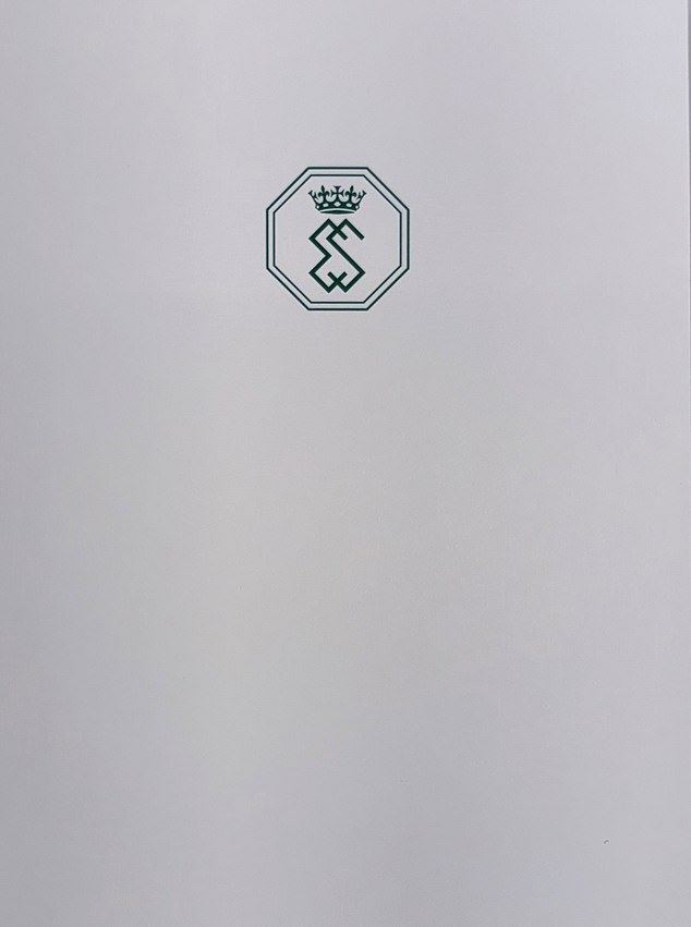 The back of the card also shows the Duke and Duchess' insignia - an E overlapping an S, representing the pair's initials