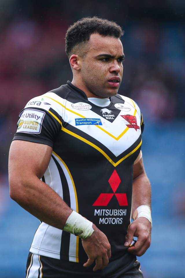 Rugby player Mason Caton-Brown in a black, white, and yellow jersey.