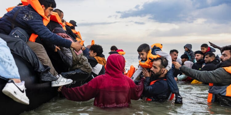 More than 800 small boat migrants cross Channel in single day in highest number for 2 months