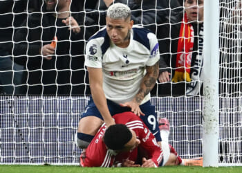 'What you doing?' - Daniel Sturridge fumes at Richarlison's bizarre 'chokehold' on Ekitike after Spurs' goal v Liverpool