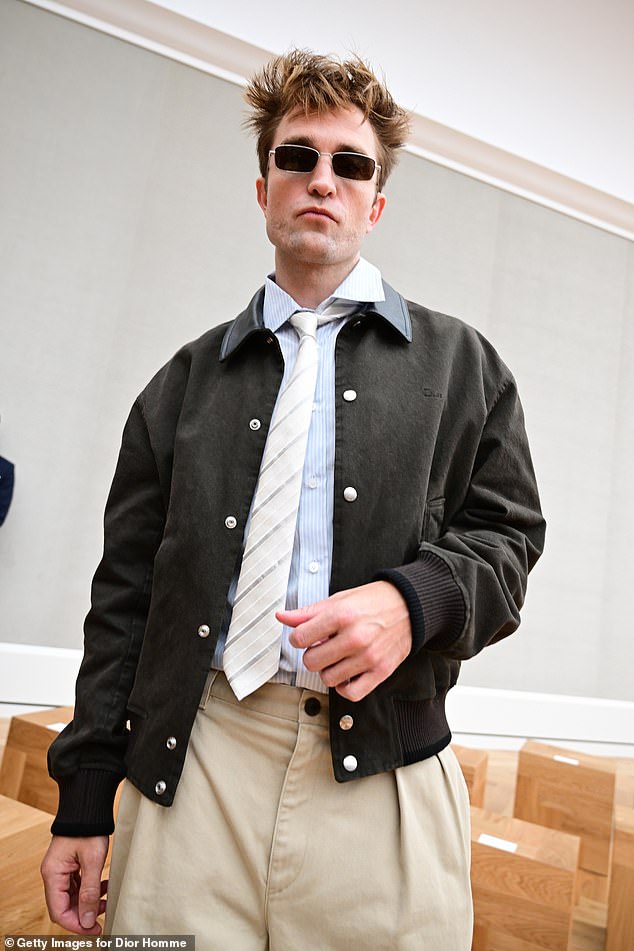 In 2009, an unnamed person who worked closely with Twilight star Robert Pattinson claimed the actor would often smell really bad