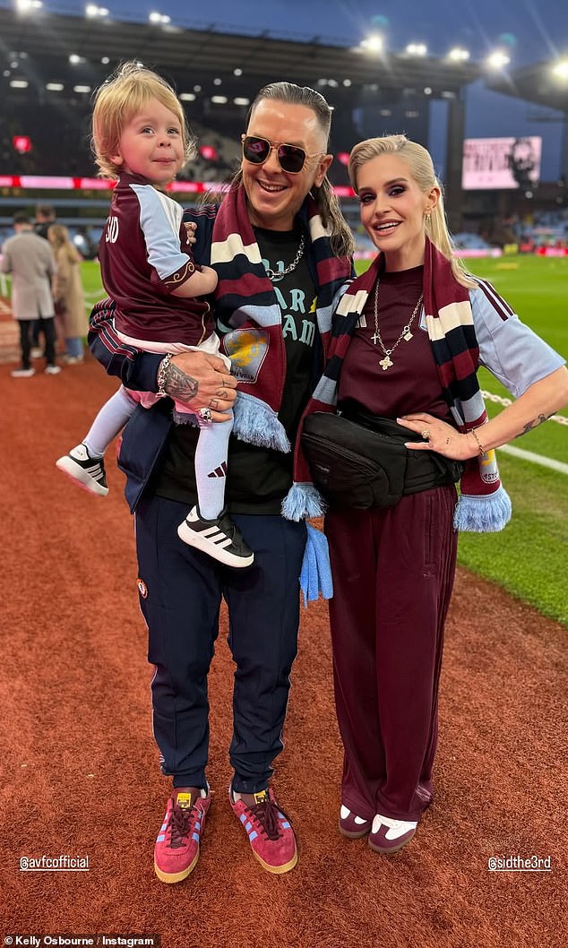 Kelly was also supported by her Slipknot star fiancé Sid, who wore a Villa scarf around his neck