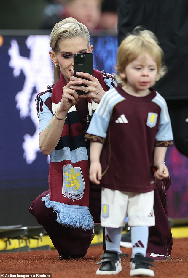 Kelly ensured she captioned every minute of the day