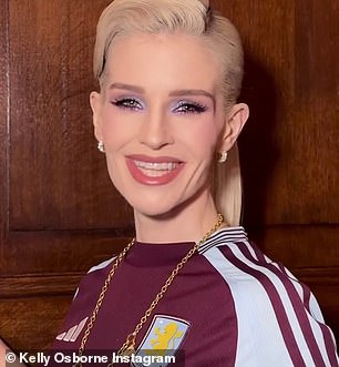 Ahead of the match Kelly shared a slew of stunning selfies