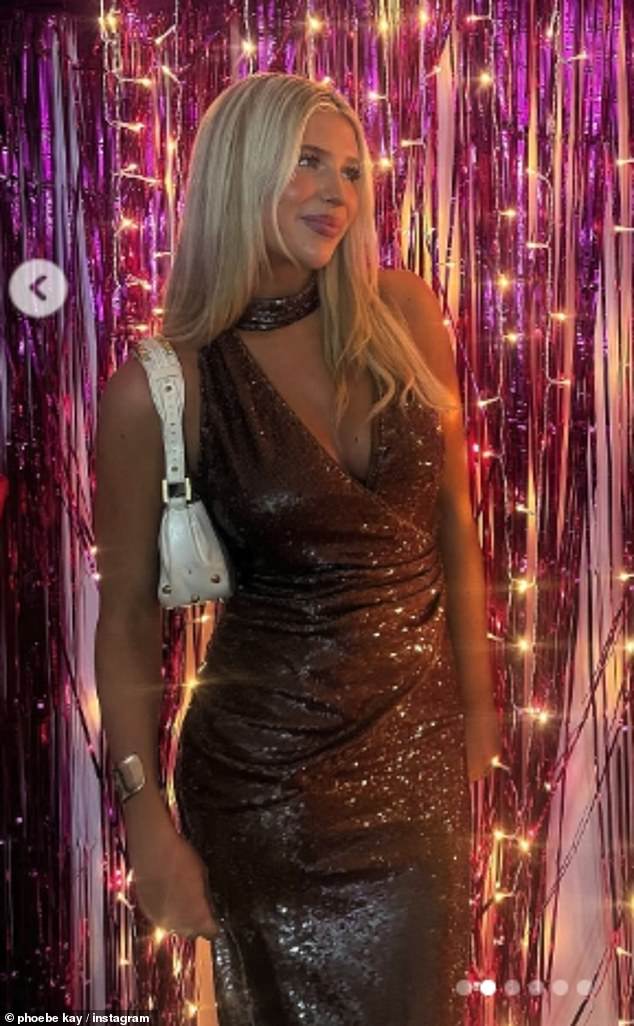 The stunner matched her equally glam mother, 56, in a gorgeous gold gown as the pair posed together on the iconic dance floor