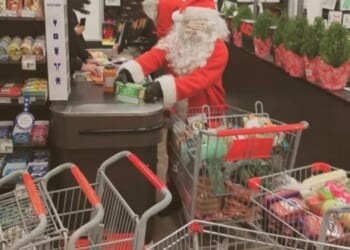 Thieves dressed as Santas & elves steal food from grocery store and give to poor as cops hunt Robin Hood-type robbers