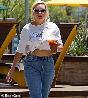 She committed to a sober lifestyle in 2022