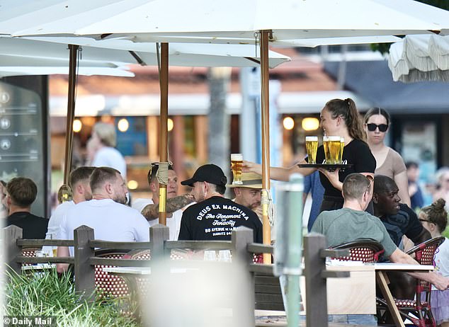 England stars relaxed at the tourist destination after losing the second Test in Brisbane