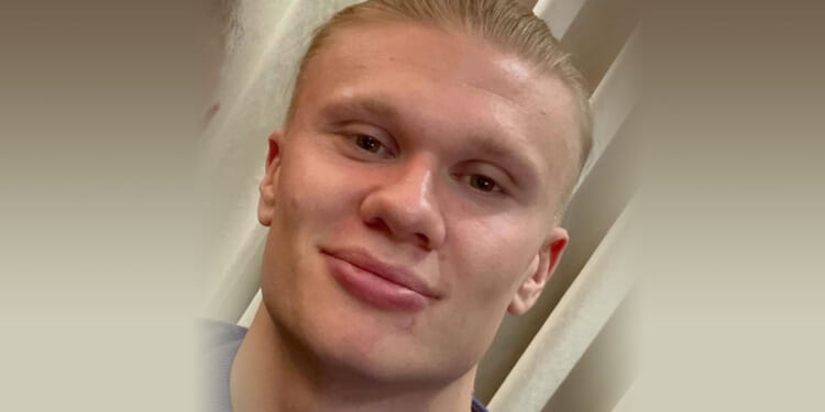 Erling Haaland hangs out with Man Utd legend and picks his brains ahead of Man City's clash with Nottingham Forest