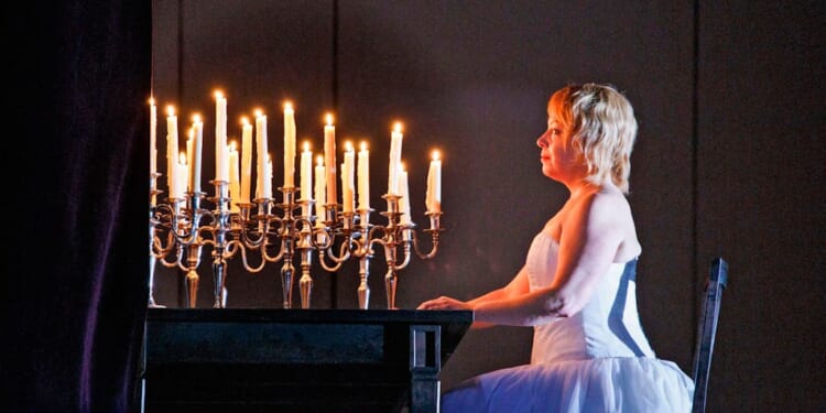 Bring on the dinosaurs | Robert Thicknesse