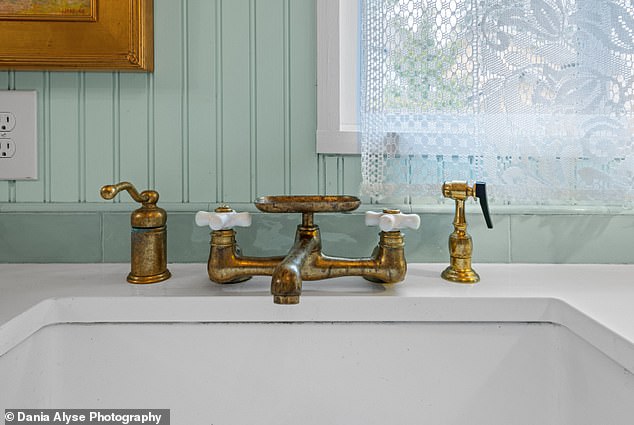 The Martha¿s Vineyard home has been winterized, which means that it can now be used year-round