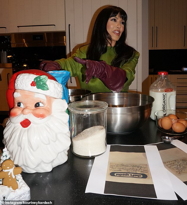 She could be seen wearing a long-sleeved, green minidress as well as sheer black tights