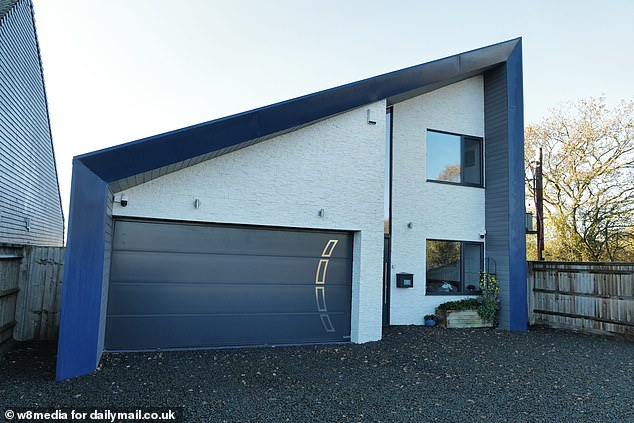 To spark the project, the first set of 'self-build' plots were given to 10 'pioneer' residents for £100,000 and the agreement that their house building journeys would be broadcast on Grand Designs