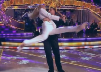 Watch the moment Strictly host Tess Daly performs with pro Aljaz in her last ever episode on show's Christmas special