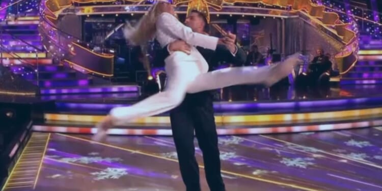 Watch the moment Strictly host Tess Daly performs with pro Aljaz in her last ever episode on show's Christmas special