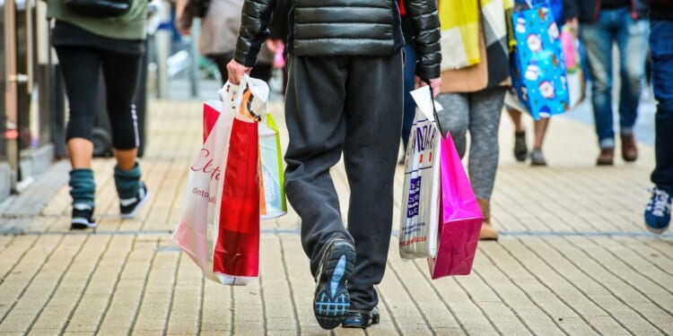 Brits to splash billions in Boxing Day sales