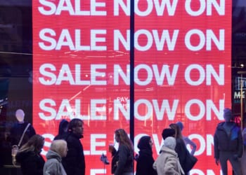 Shoppers set to fork out £253 in Boxing Day sales