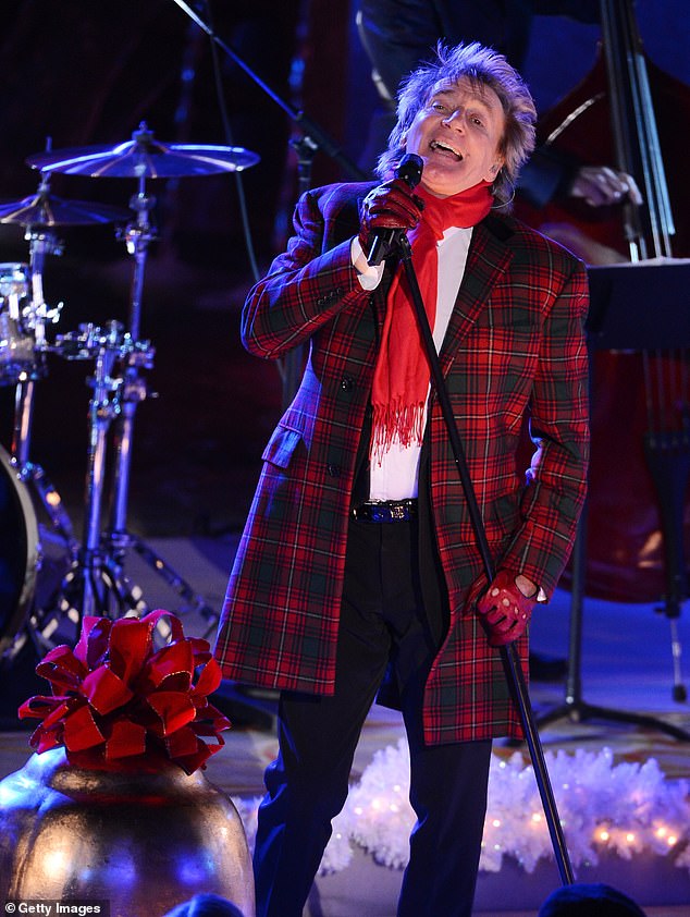 Rod Stewart's wife Penny Lancaster once explained, ¿Rod doesn¿t love Christmas. He can¿t wait till the decorations are down and his house is back to normal'