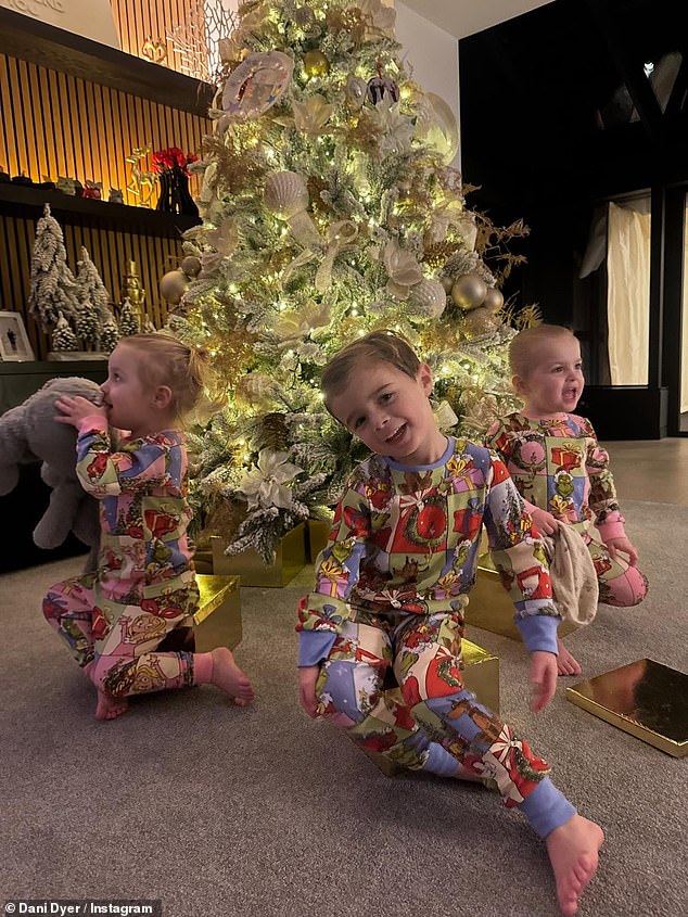 In one sweet snap, her children looked adorable in matching Grinch pyjamas