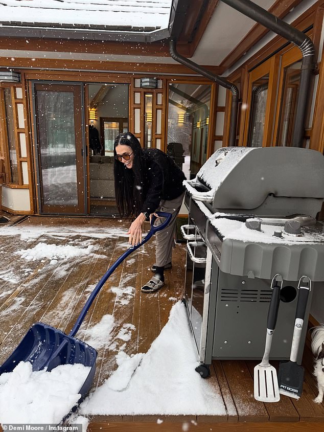 She captioned the festive post: 'There’s snow place like home for the holidays! Wishing you and your family lots of love this season ♥️❄️'