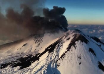 Astonishing footage shows Mount Etna spewing molten hot lava as yellow alert in place with flyers warned of travel chaos