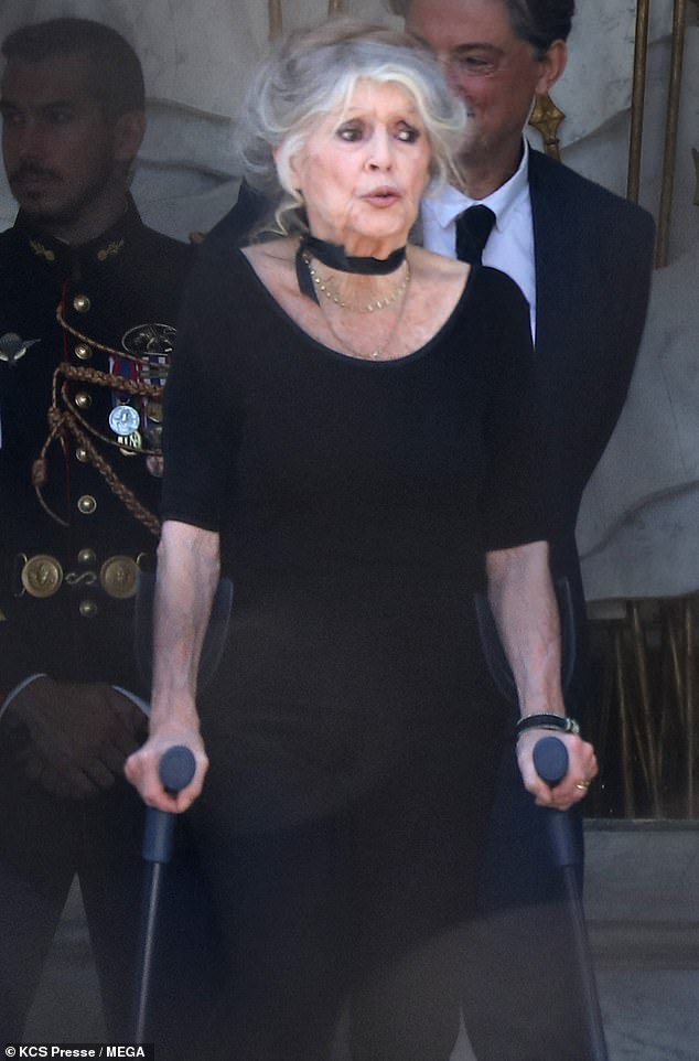 Brigitte Bardot leaves the Elysee Palace on crutches after meeting Brigitte Macron, July 2018