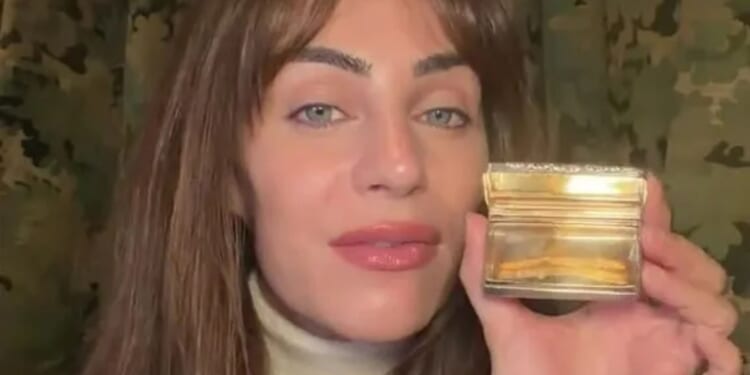 'Poshfluencer' sparks trolling as she brags about 'exquisite' but unrelatable chewing gum swap that's 'giving Meghan'