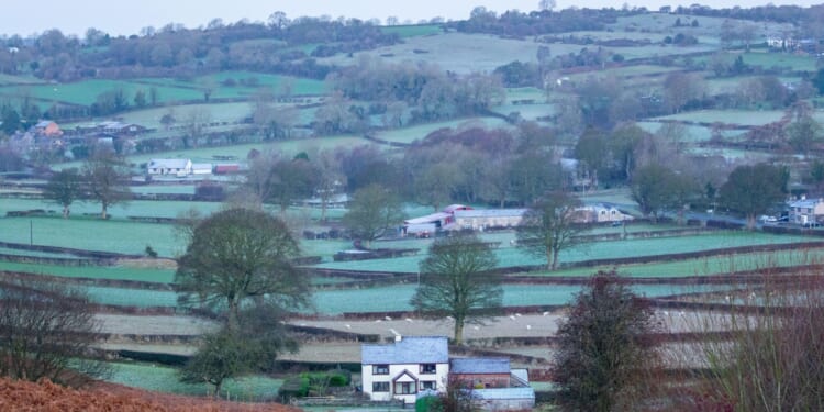 Brits brace for freezing start of the year as temperatures set to plunge to icy -4 and amber health alerts issued