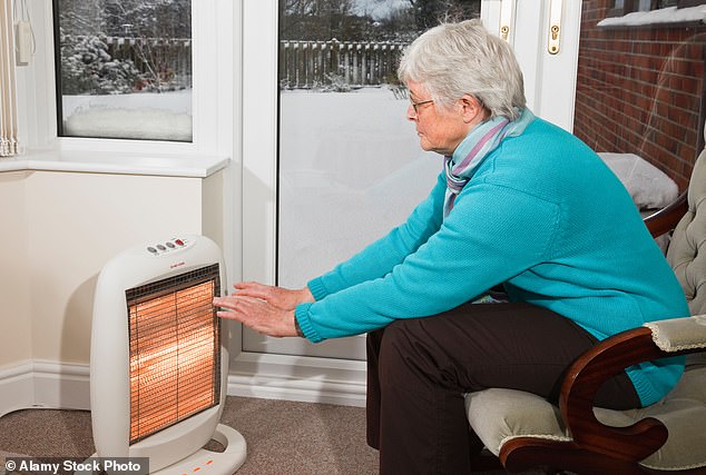 Elderly people have been advised to 'wiggle their fingers and toes' to keep warm during a cold snap which could see temperatures plunge as low as -8C