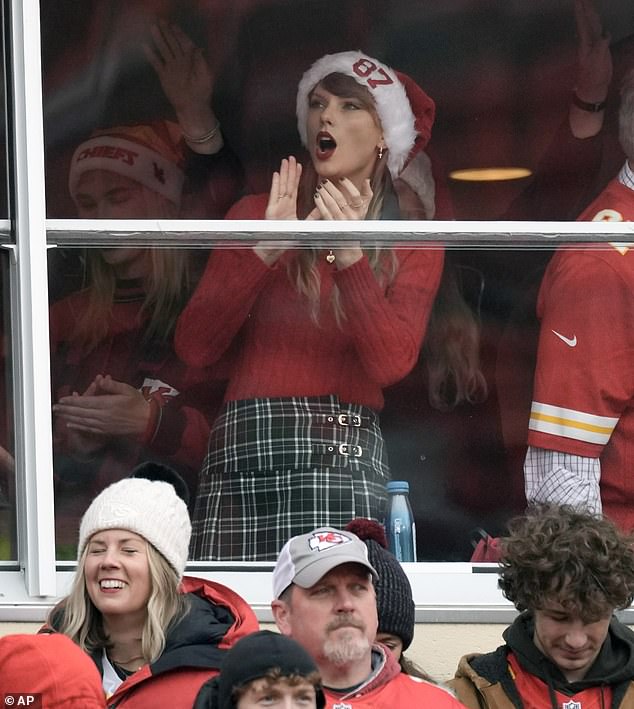 One of the recipients, catering attendant Robyn Gentry, later shared the emotional encounter in a Facebook group dedicated to Swift, with fan accounts subsequently amplifying the story across social media