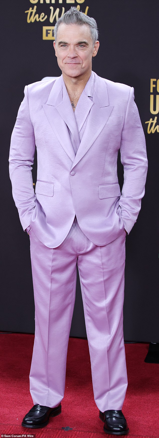 Singer Robbie Williams has revealed that he is experiencing blurred vision and blames his use of weight loss injections