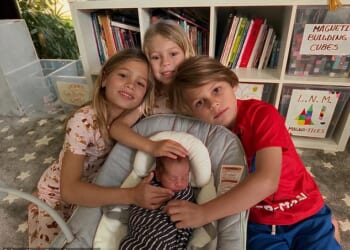 Enrique Iglesias and Anna Kournikova shared the first photo of all four of their kids on Sunday