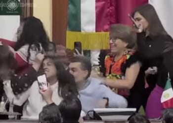 Members of the left-leaning Moreno Party tried to oust representatives of a right-wing group from the podium, leading to some unladylike behavior.