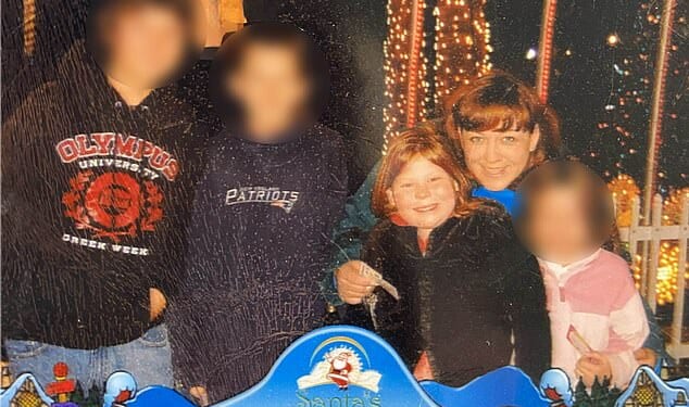 Machelle Hobson pictured with her daughter Jordyn and her siblings